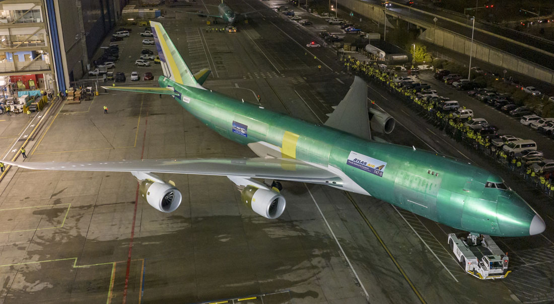 L’ultimo Boeing 747 lascia la fabbrica di Everett